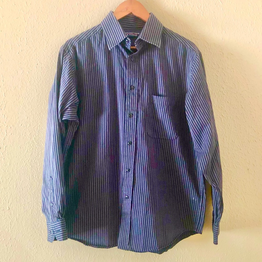 Roundtree & Yorke Button down shirt